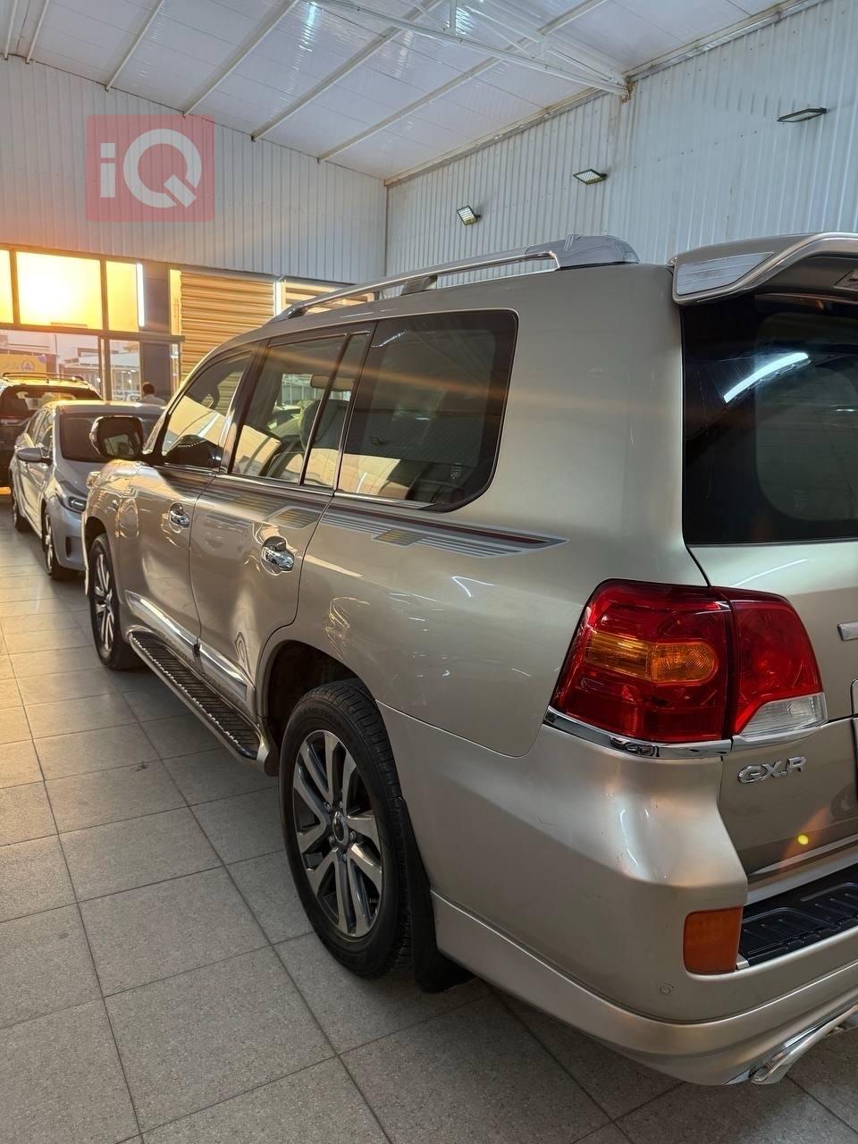 تۆیۆتا لاند کروزەر